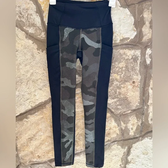 The North Face Camo Black Leggings Cropped Size xs - Picture 2 of 2